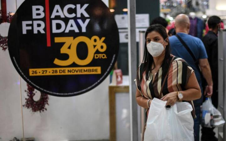 Largas colas  marcan el inicio del Black Friday en Venezuela