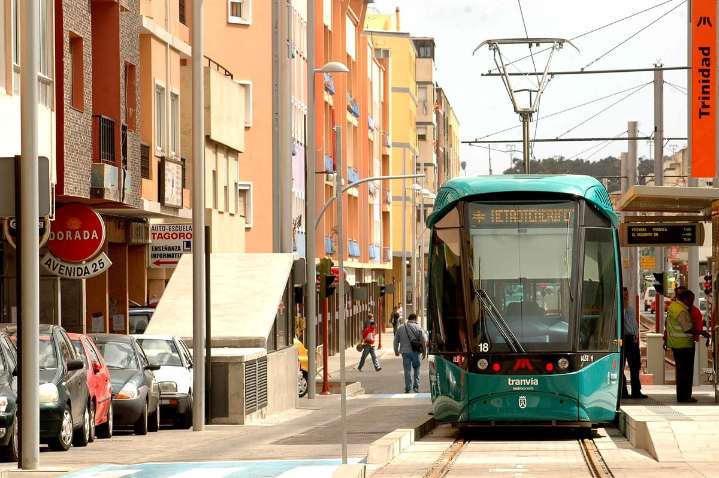 Cambios en el servicio del tranvía durante La Noche en Blanco de La Laguna: horarios y frecuencias