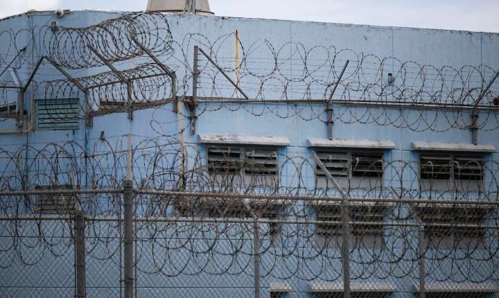 Tras las rejas hombre imputado por asesinato en segundo grado