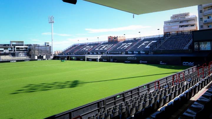 Muere un aficionado en la grada mientras se disputaba el Ceuta