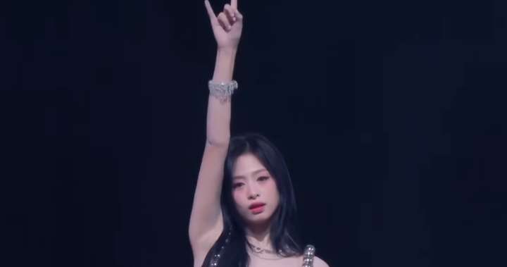 Babymonster Sings Kpop Demon Hunters at the Mama Awards