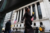 Tesla, Intel y otras tecnológicas lideran caída de acciones; Bitcoin cae a su nivel más bajo en seis meses