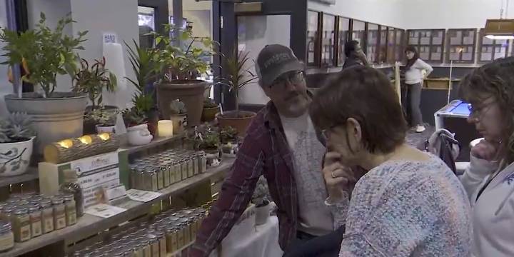 Local craft show brings small businesses together in Lansing