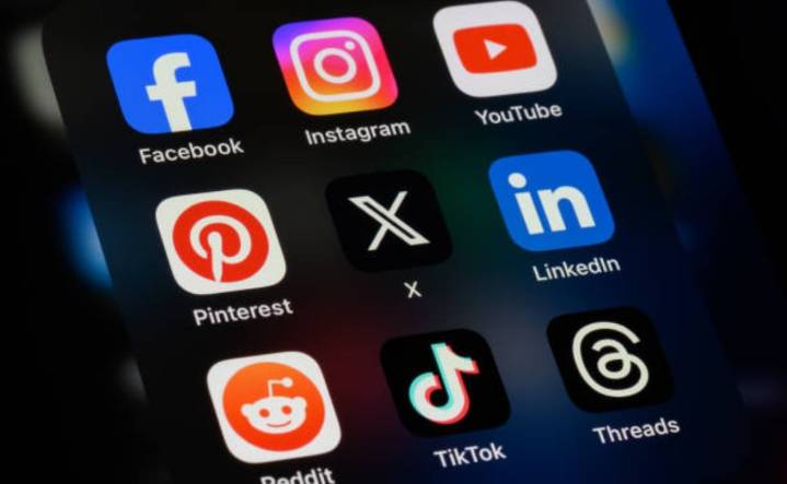 Empresarios de radio y televisión piden reglas parejas para redes sociales