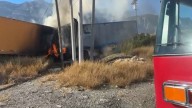 Tráiler se incendia tras chocar en carretera Saltillo