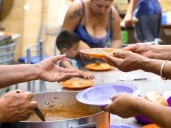 1 de cada 3 hogares con niños y adolescentes restringe comidas y no cubre sus gastos corrientes