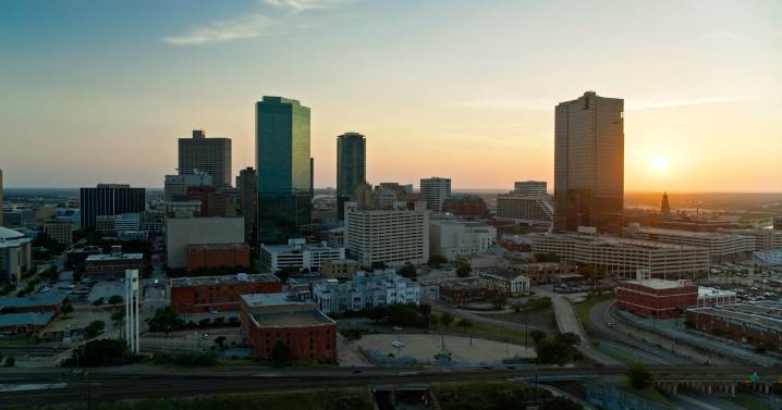 More beautiful weather, clear skies in North Texas before a strong weekend cold front
