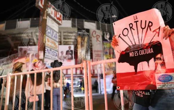 Exigen alto a corridas taurinas en el Alberto Balderas