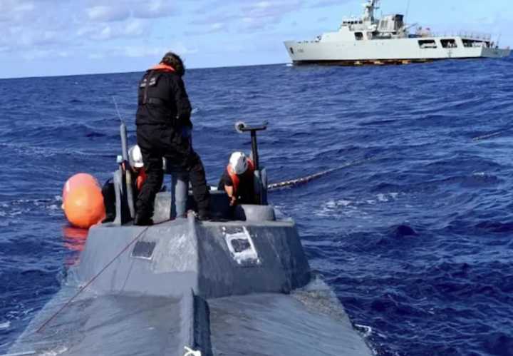Armada de Portugal Incauta en el Atlántico un narcosubmarino con 1.7 toneladas de cocaína