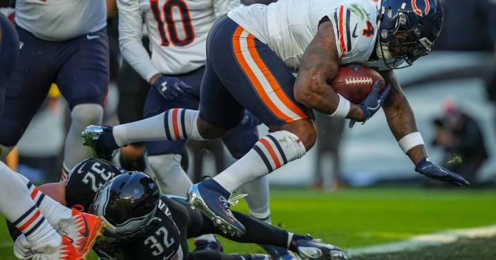 Bears' dominant rushing attack leads to their 5th straight win, 24