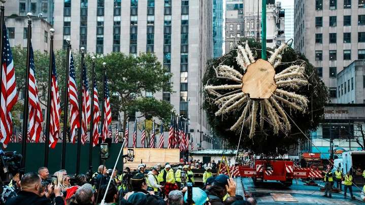 Rockefeller Center Christmas tree arrives in Manhattan, kicking off New York's holiday season