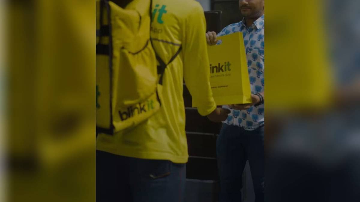 Blinkit Guy Rewards Milkybar To Woman Who Helps Him With EV Charging Viral News