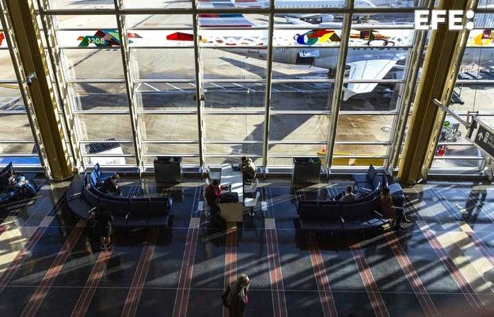 El recorte de la capacidad en aeropuertos de EEUU deja más de 1.700 vuelos cancelados