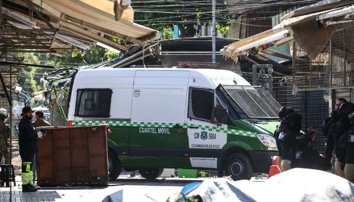 Comerciantes ambulantes del barrio Meiggs arrojaron aceite hirviendo y agredieron a inspectores municipales