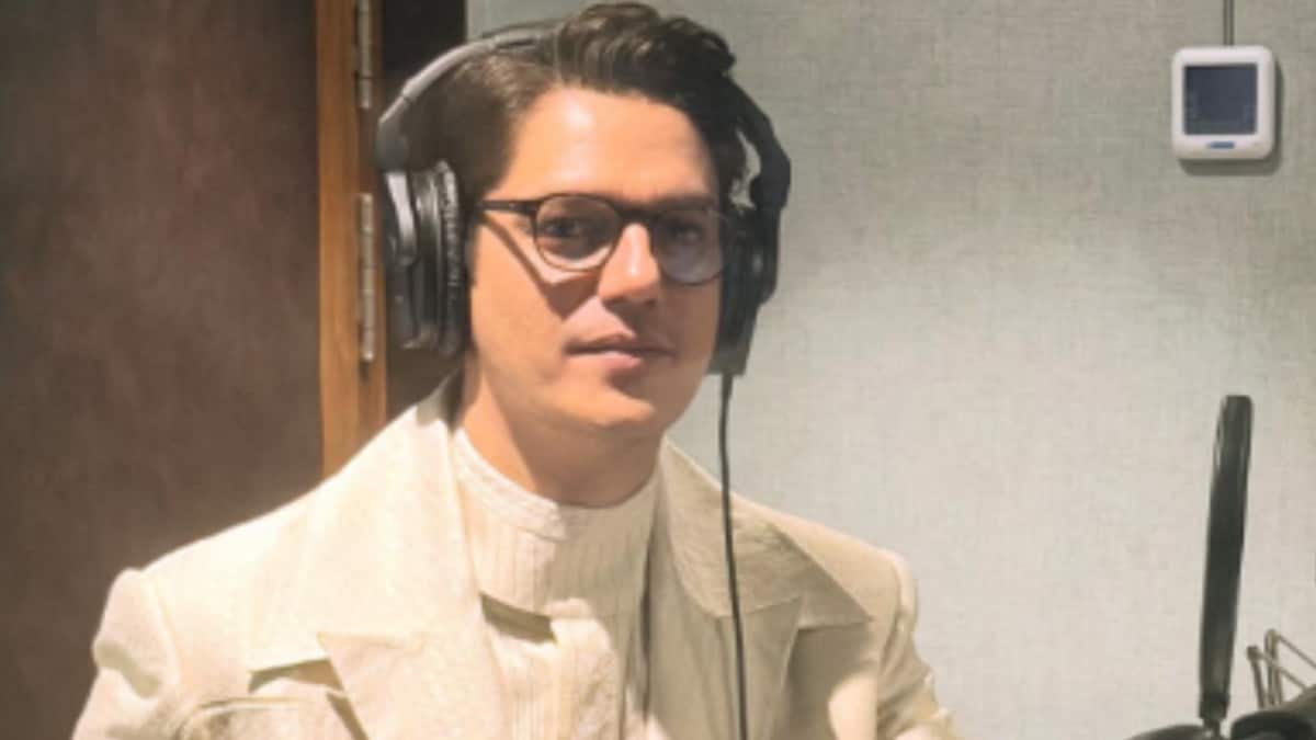 Vijay Varma Turns Dubbing Studio Into Runway With Manish Malhotra Couture