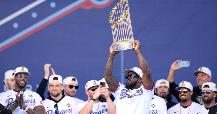 García among 66 non-tender free agents