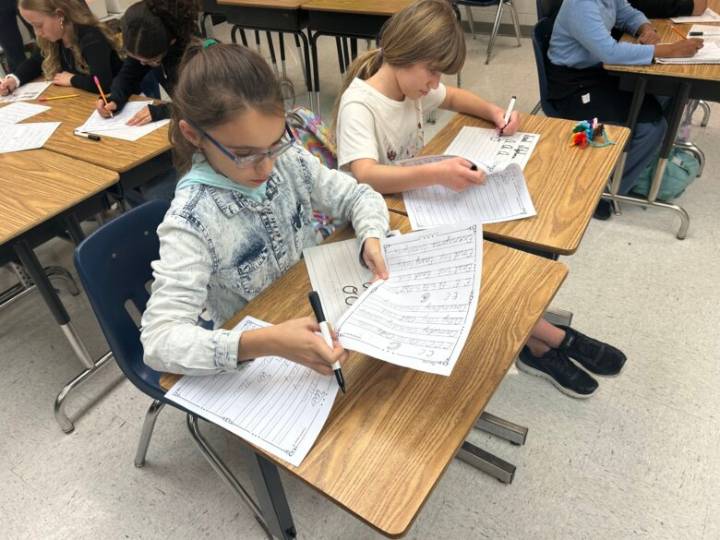 Fairfax Co. middle school’s Cursive Club offers chance to learn lost art