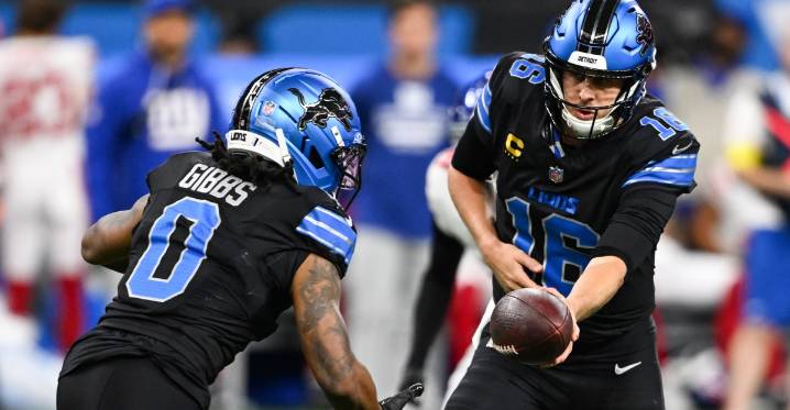 Thanksgiving Day Football Week 13: Packers at Lions Live Discussion