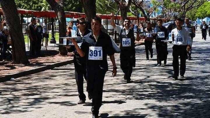 A correr bandeja en mano: se viene la carrera de mozos y camareras