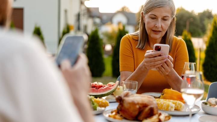What stores are open, closed on Thanksgiving Day?