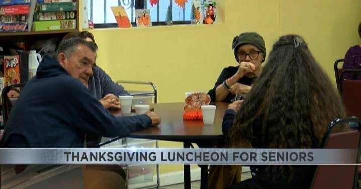 Tucson seniors gather for Thanksgiving luncheon hosted by Chicanos Por La Causa