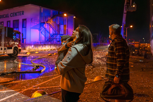 Rusia ataca la capital de Ucrania durante conversaciones sobre la propuesta de paz de EEUU