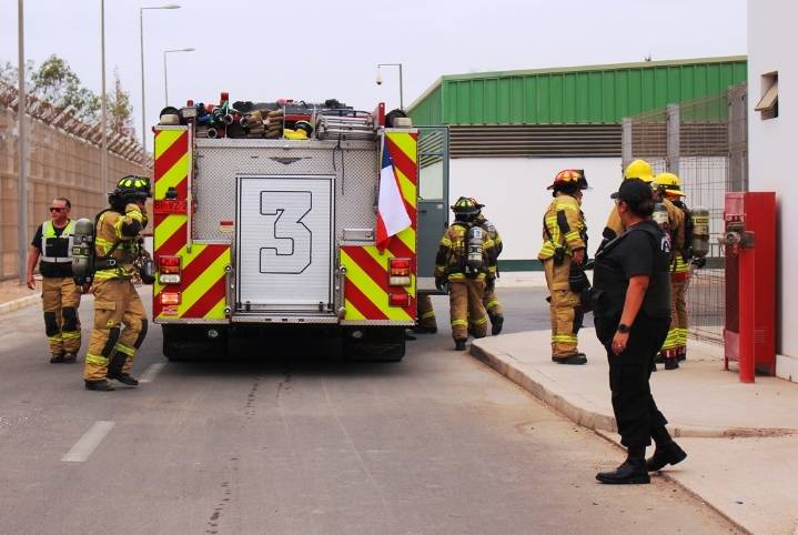 Gendarmería fomenta el entrenamiento constante con nuevo simulacro de incendio en el Centro Penitenciario Femenino