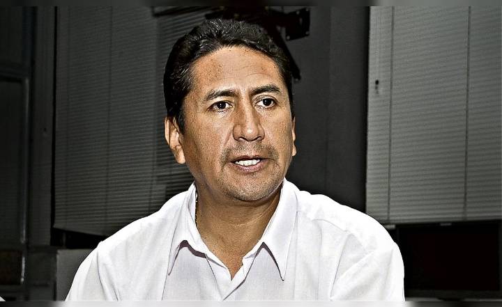 Vladimir Cerrón se aprovecha de la salud de un policía para exigir su libertad: "Lo opero si revisan mi situación judicial"