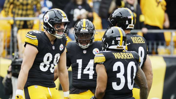 Steelers lead turnover-prone Colts 17