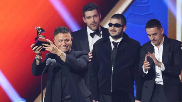 Alejandro Sanz arrebata a Bad Bunny el Grammy a grabación del año: "Benito te lo he robado"