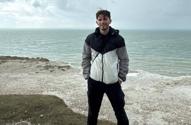 Heartwarming moment man, 21, meets his father for first time by chance in off