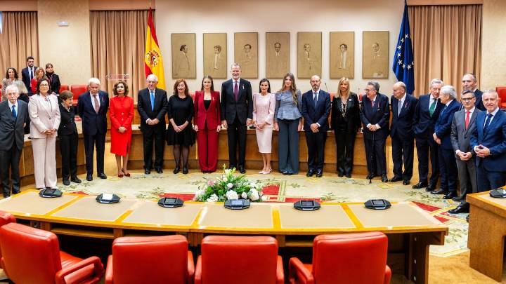 PSOE y PP escuchan ante Felipe VI apelaciones a buscar acuerdos en plena polarización