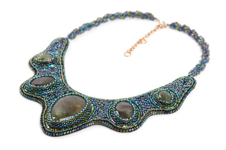 Asylum seekers face jewelry seizure under new UK policy