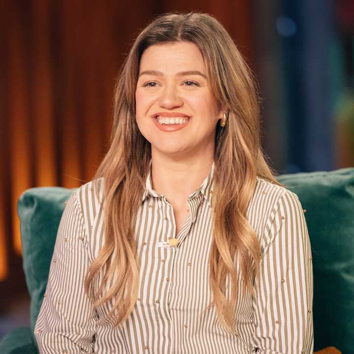 Kelly Clarkson on Manager Who Said to Get Boob Job