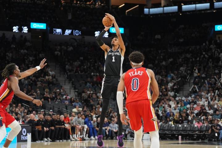 Deadspin | Tall task for Warriors: Stopping Victor Wembanyama, Spurs