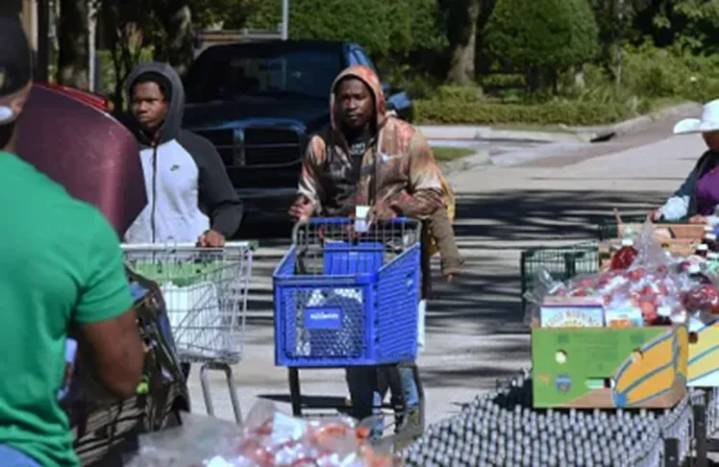 Amid the Shutdown Void, Black Churches Filled Empty Stomachs
