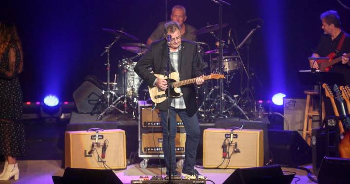 Vince Gill named recipient of CMA Willie Nelson Lifetime Achievement Award