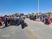 Madres de familia de primaria donde falleció un menor bloquean la carretera a La Cuchilla