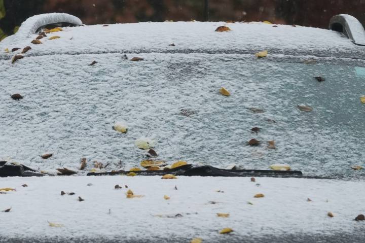 Arctic air hits much of the US, bringing snow to some areas and very chilly temperatures to Florida