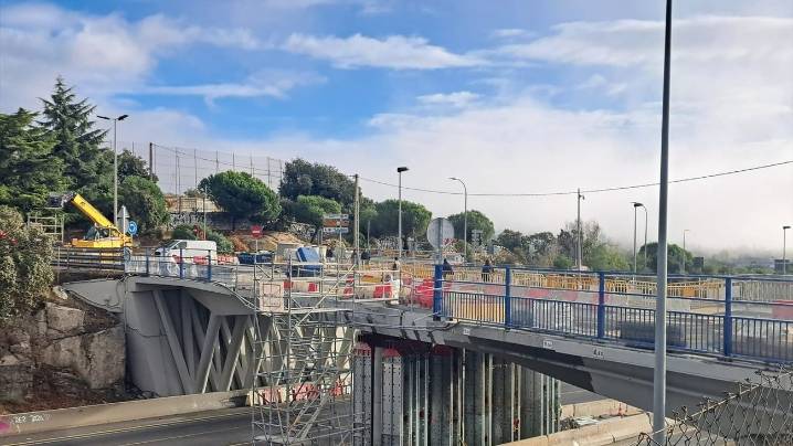 El paso superior de la A-6 en Torrelodones reabre al tráfico de vehículos ligeros