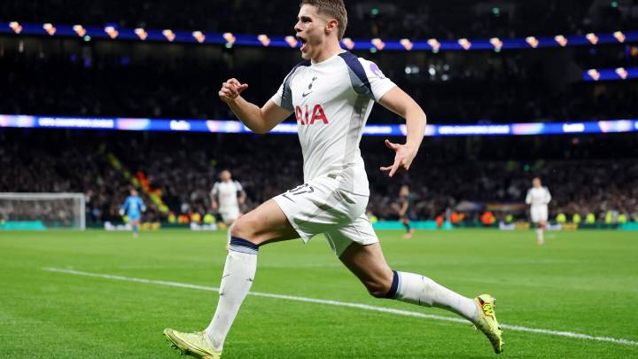 VIDEO: Spurs' Micky van de Ven runs box to box, scores potential Puskas Award winner
