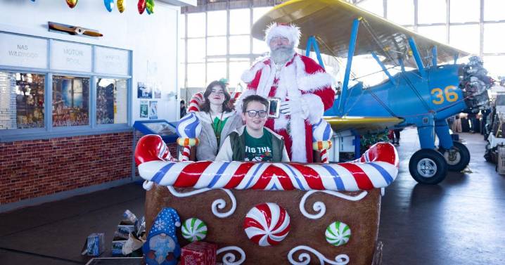GALLERY: Christmas at the Hangar