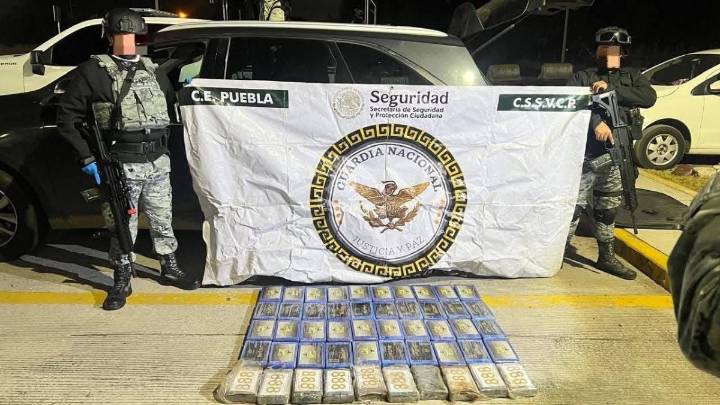 Guardia Nacional incauta 50 paquetes de cocaína en vehículo con compartimento secreto en Amozoc, Puebla