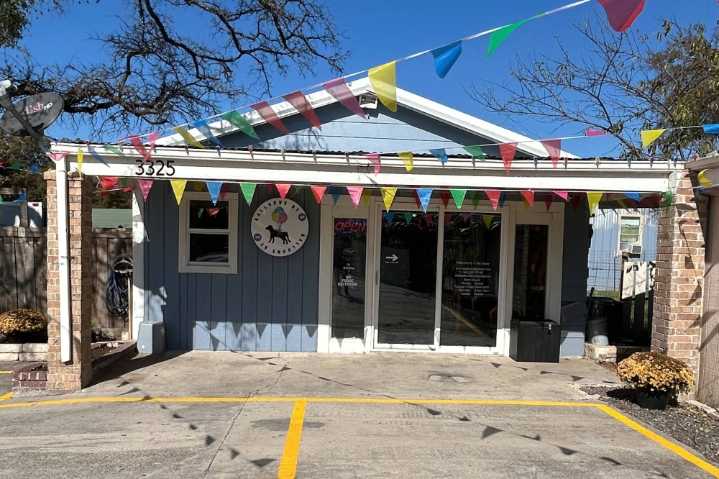 Balloons by J offers helium balloons, arrangements ...