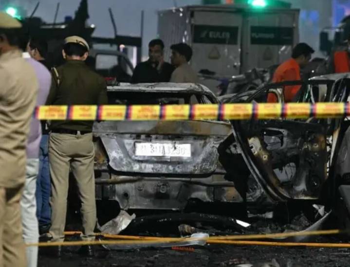 Coche bomba en Delhi deja al menos 8 muertos