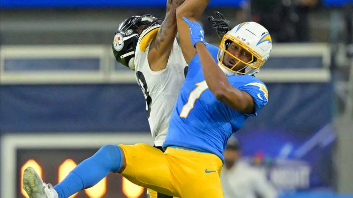Steelers’ Darius Slay ruled out for rest of SNF vs. Chargers with injury