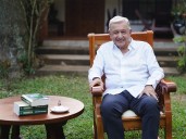 Desde Palenque, López Obrador presentó 'Grandeza', su nuevo libro