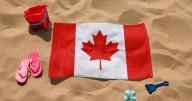 Canadienses dejan de vacacionar en EU y México se beneficia