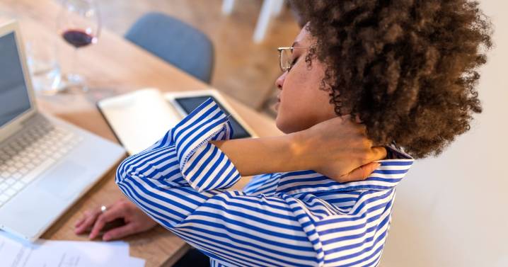 15 Posture Exercises to Strengthen the Back and Reduce Pain