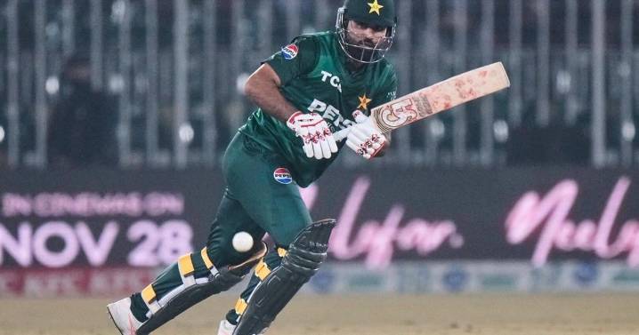 Pakistan beats spirited Zimbabwe in opening game of T20 tri